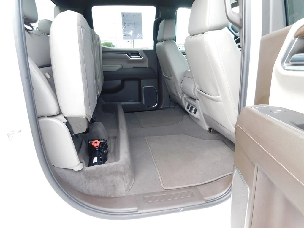 Used 2023 White GMC SLT image 29