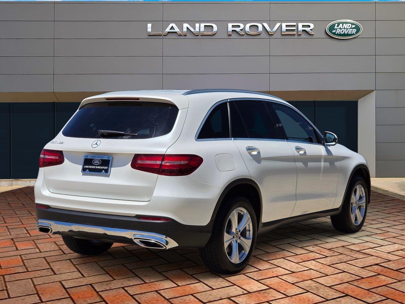 Used 2018 designo Diamond White Metallic Mercedes-Benz GLC 300 image 4