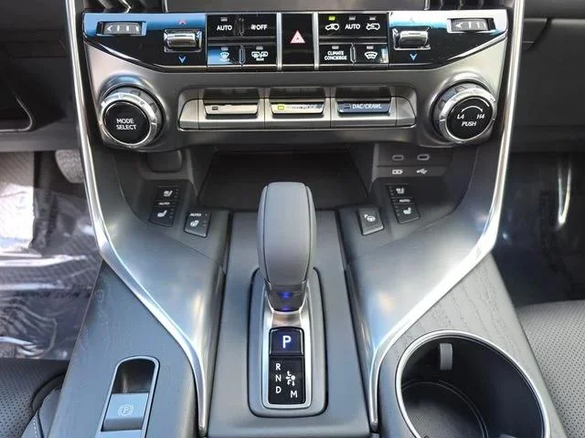 New 2026 Eminent White Pearl Lexus LUXURY image 34