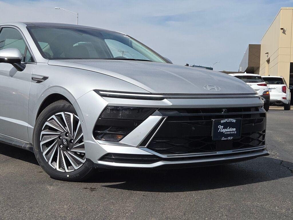 2025 Hyundai Sonata Hybrid Limited - Photo 2