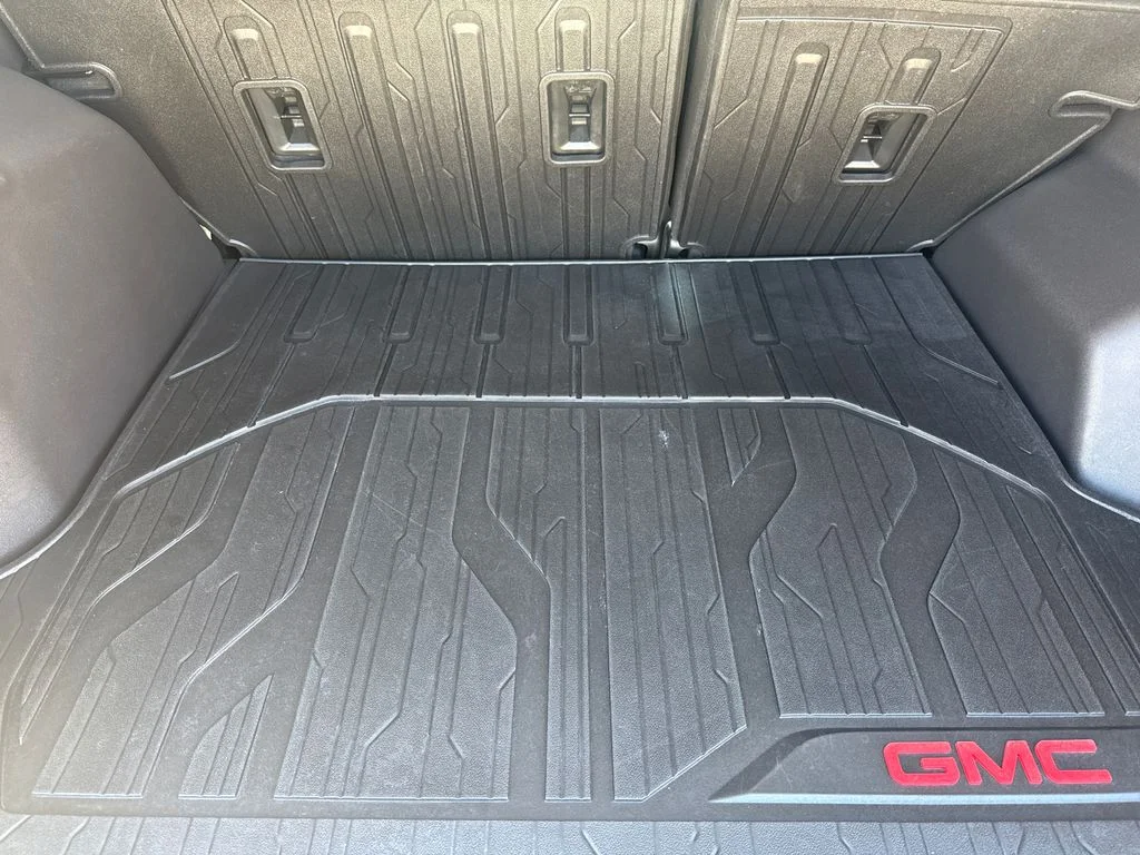 Used 2021 White GMC SLE image 9