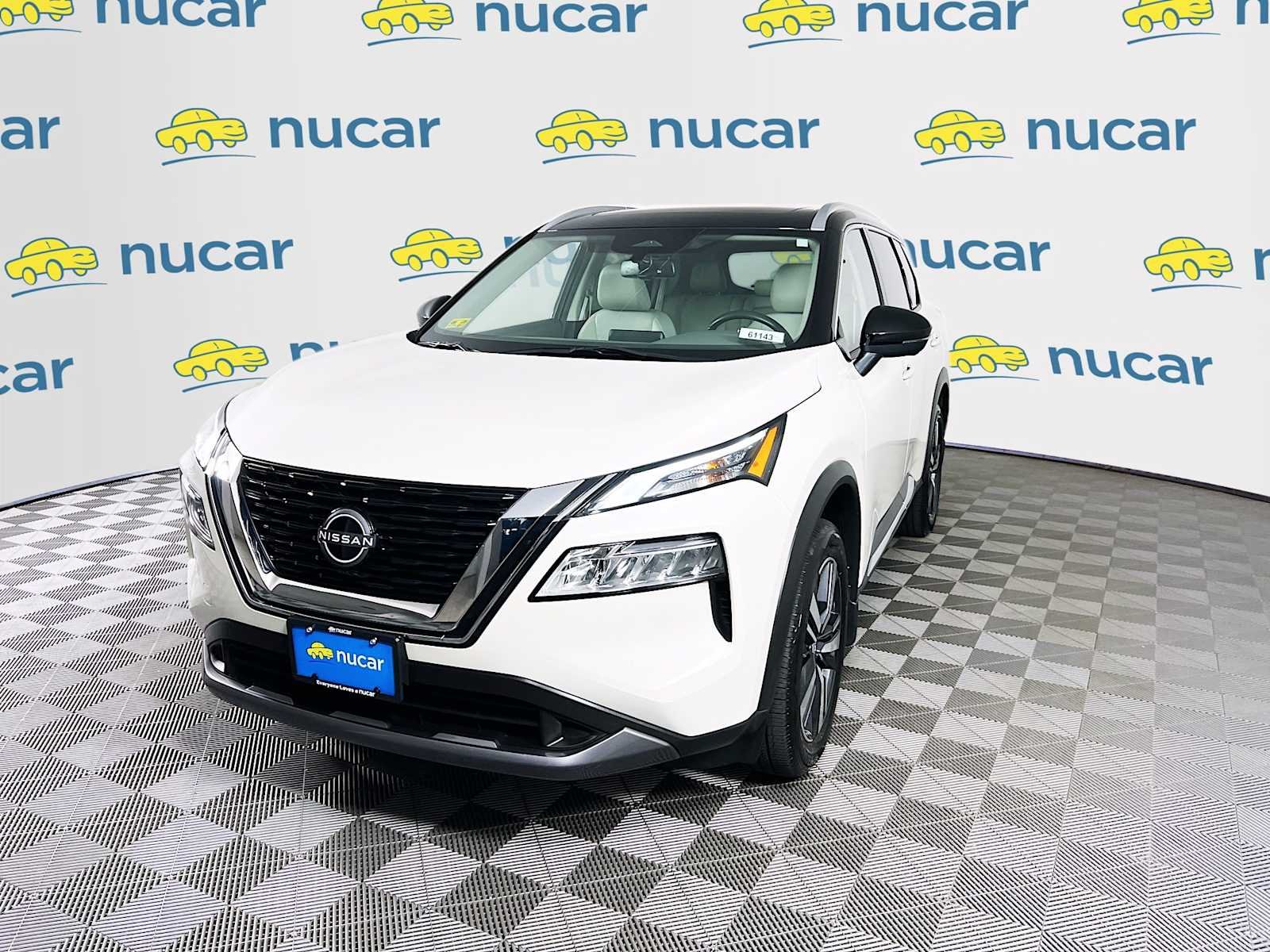 Used 2023 Pearl White Tricoat/Super Black Nissan SL image 3