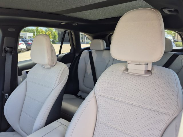 New 2027 Polar White Mercedes-Benz GLC 300 image 53