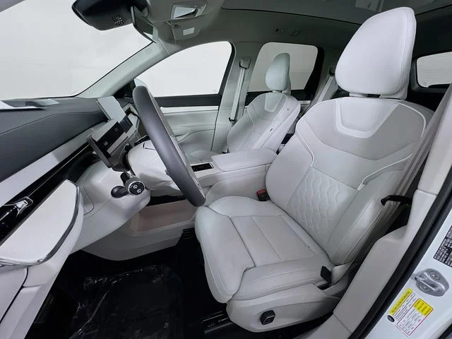 2025 Volvo EX90 Plus - Photo 13