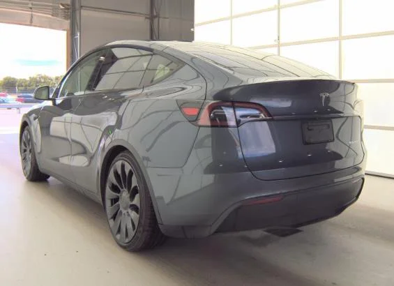 Used 2023  Tesla Performance image 2