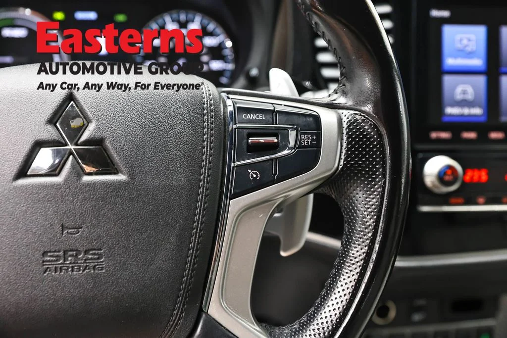 Used 2020 White Mitsubishi SEL image 15