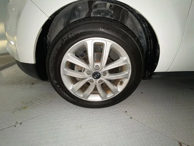 Used 2018 White Kia Plus image 10