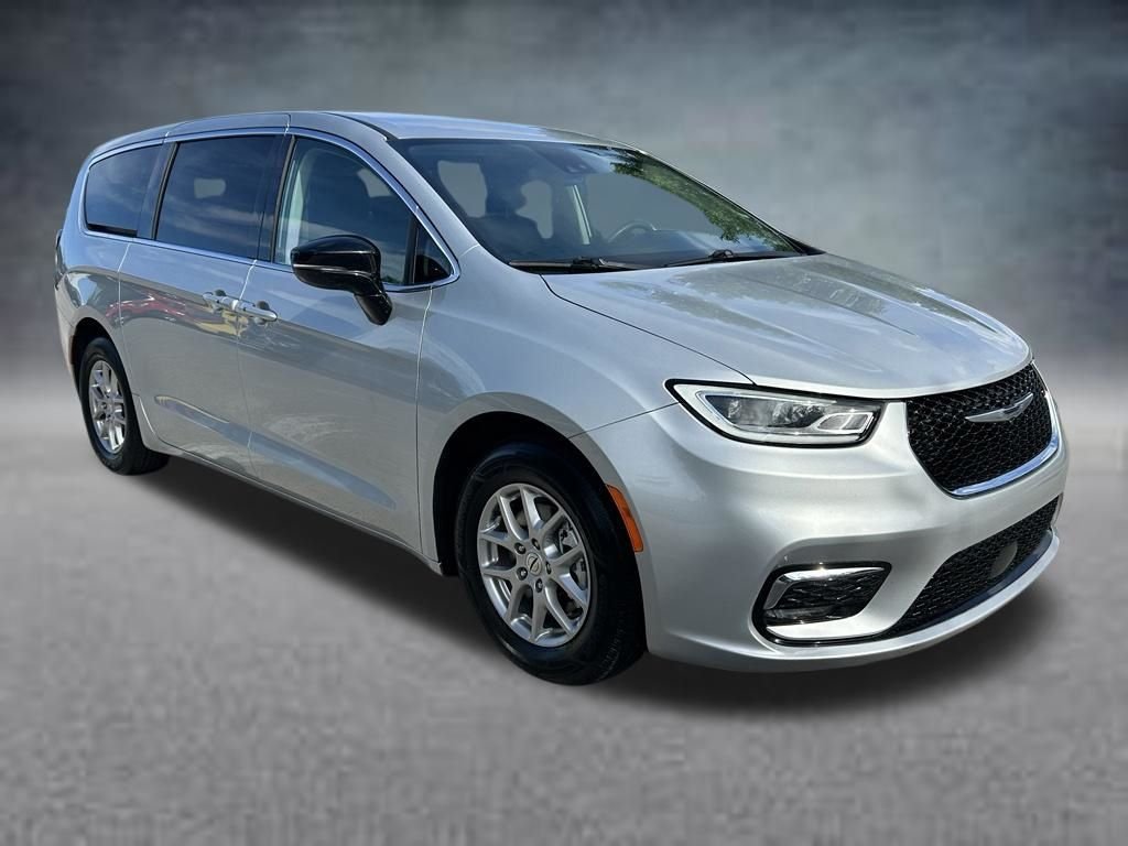 Used 2024 Silver Chrysler Touring L image 3
