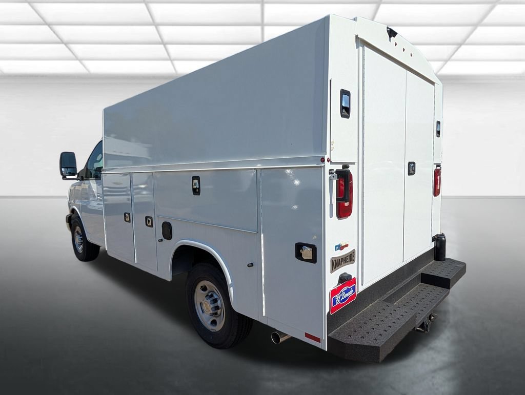 New 2026 Summit White Chevrolet 1WT image 2