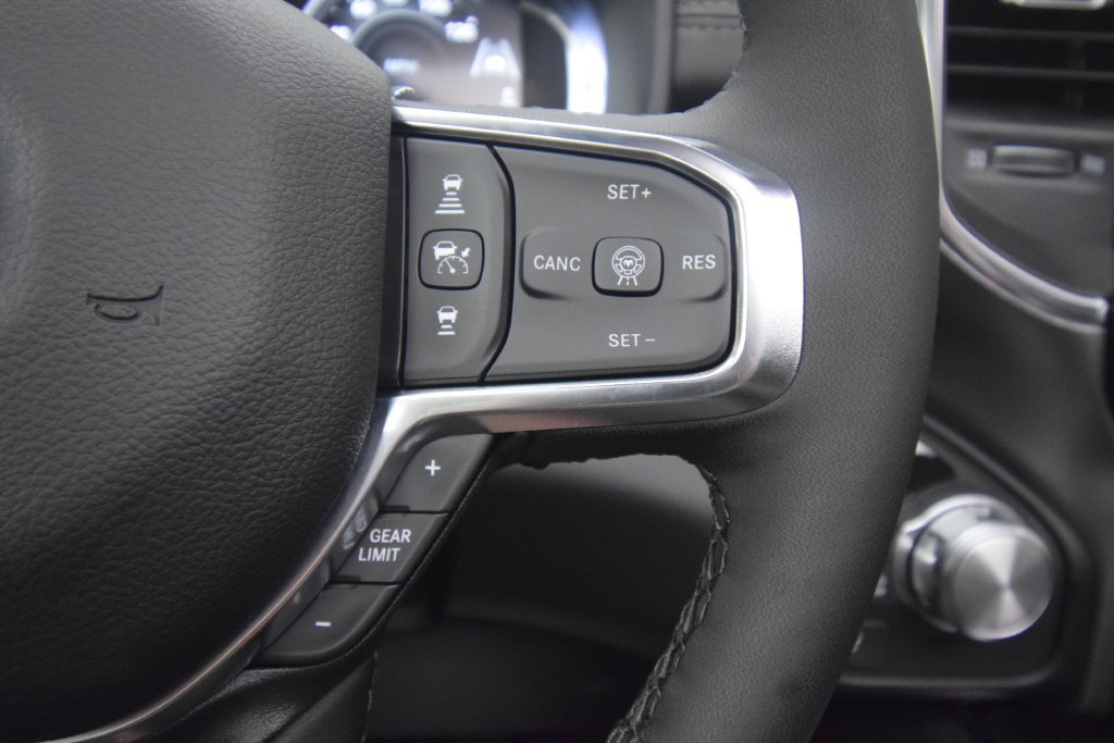 New 2027 Diamond Black Crystal Pearl-Coat Exterior Paint RAM Laramie image 30