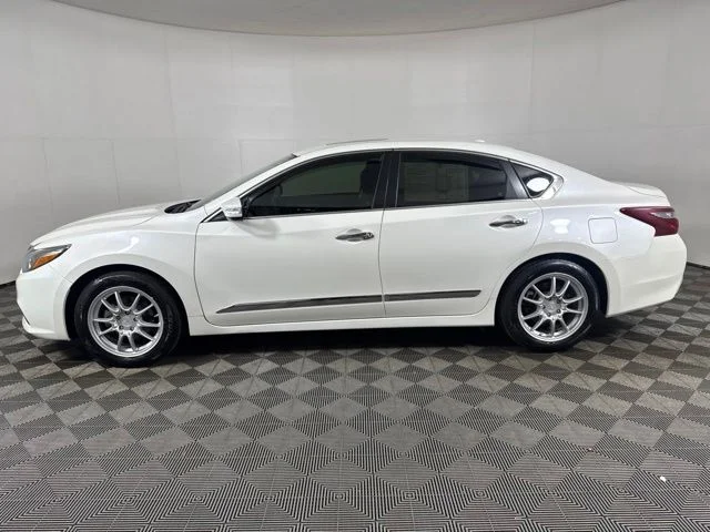 Used 2018 Pearl White Nissan 2.5 SL image 7