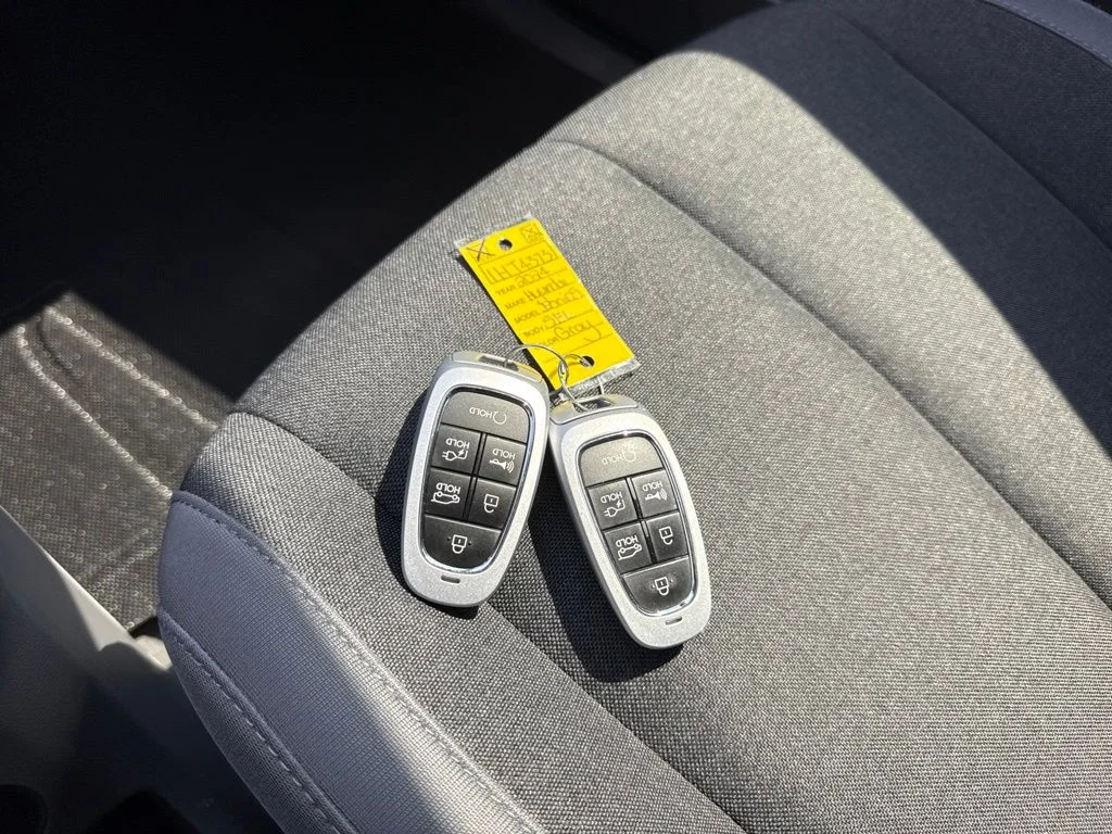 Used 2024 Gray Hyundai SEL image 5