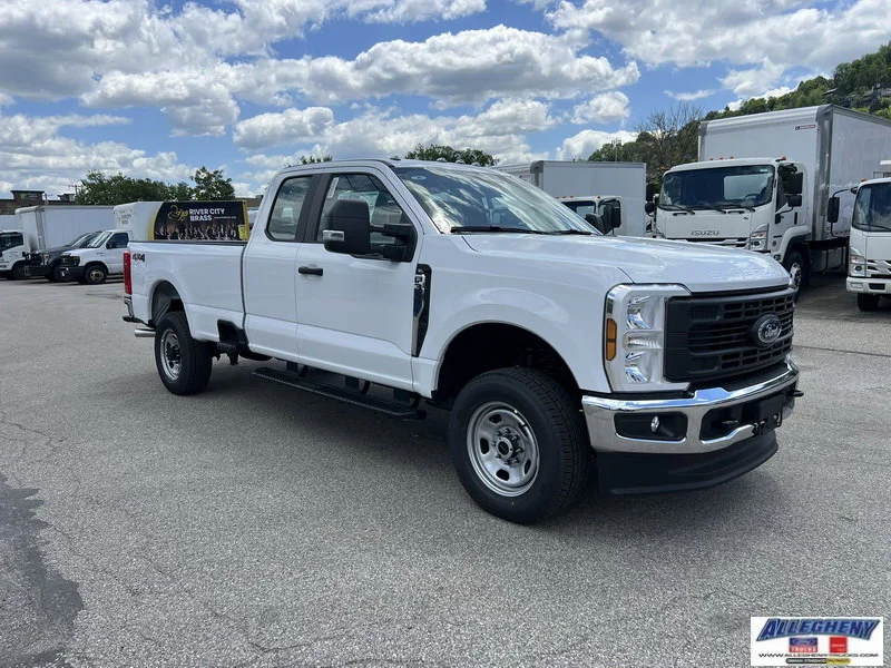 New 2026 Oxford White Ford XL image 4