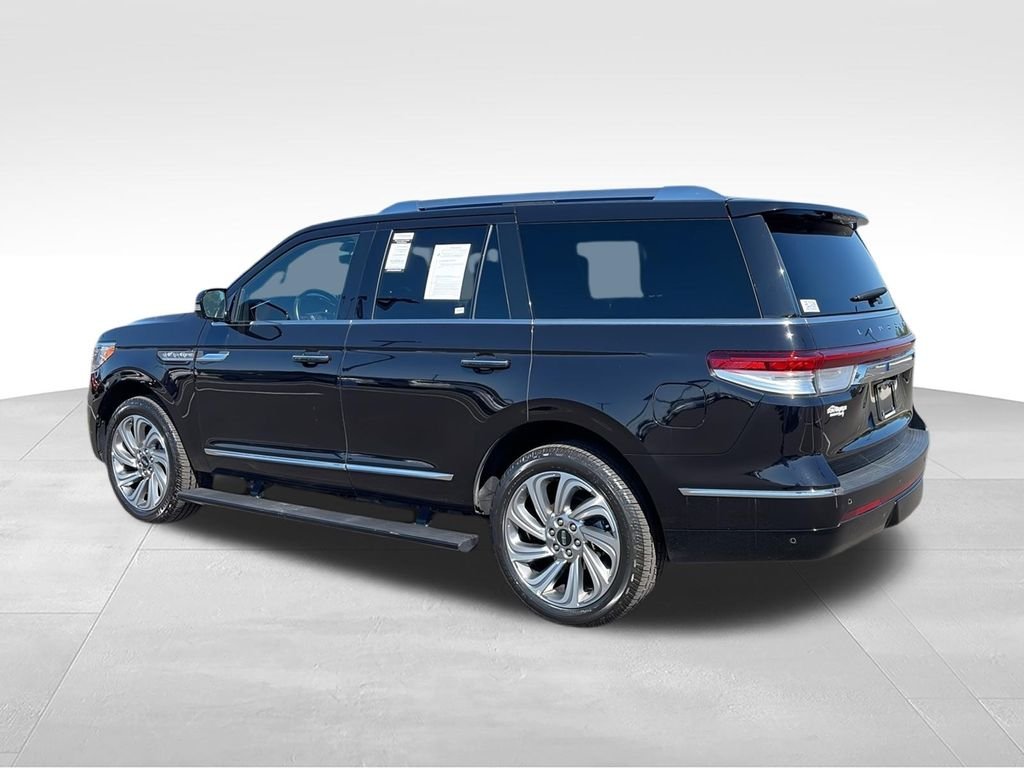 Used 2024 Black Lincoln Reserve image 6