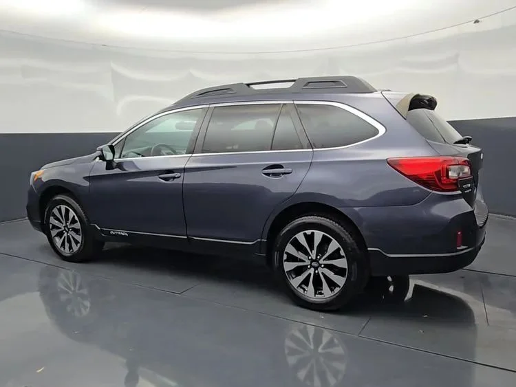Used 2015  Subaru 3.6R Limited Wagon 4D image 6