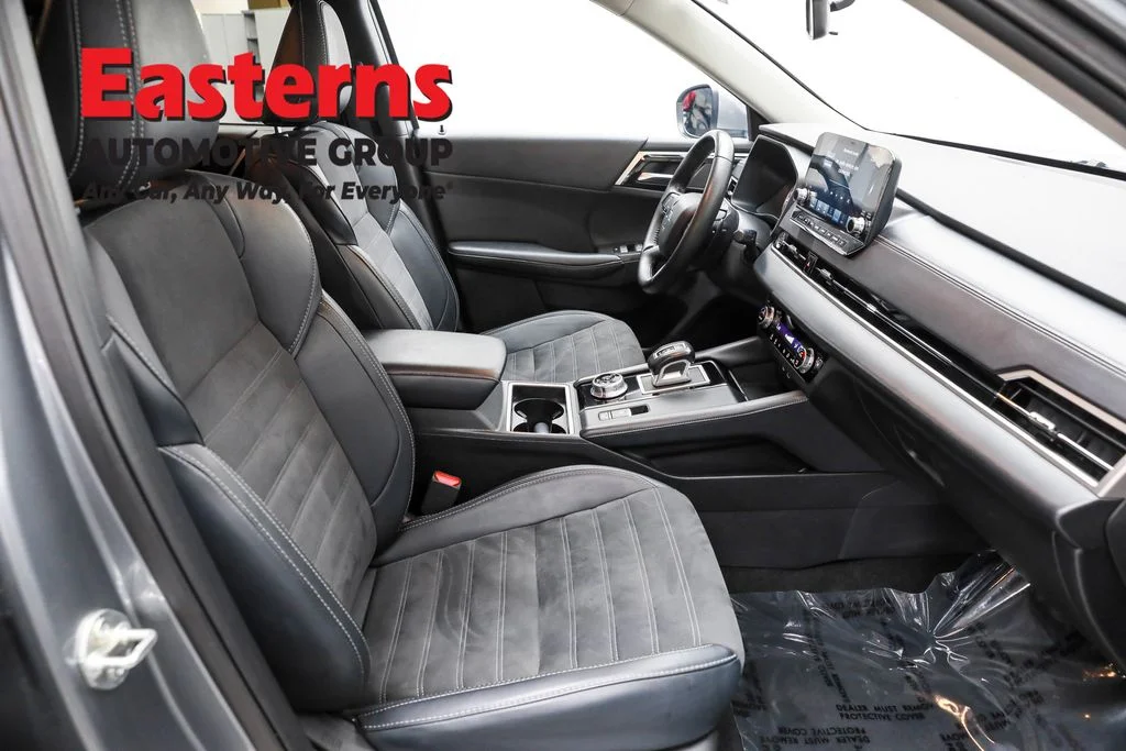 Used 2024 Gray Mitsubishi SE image 23