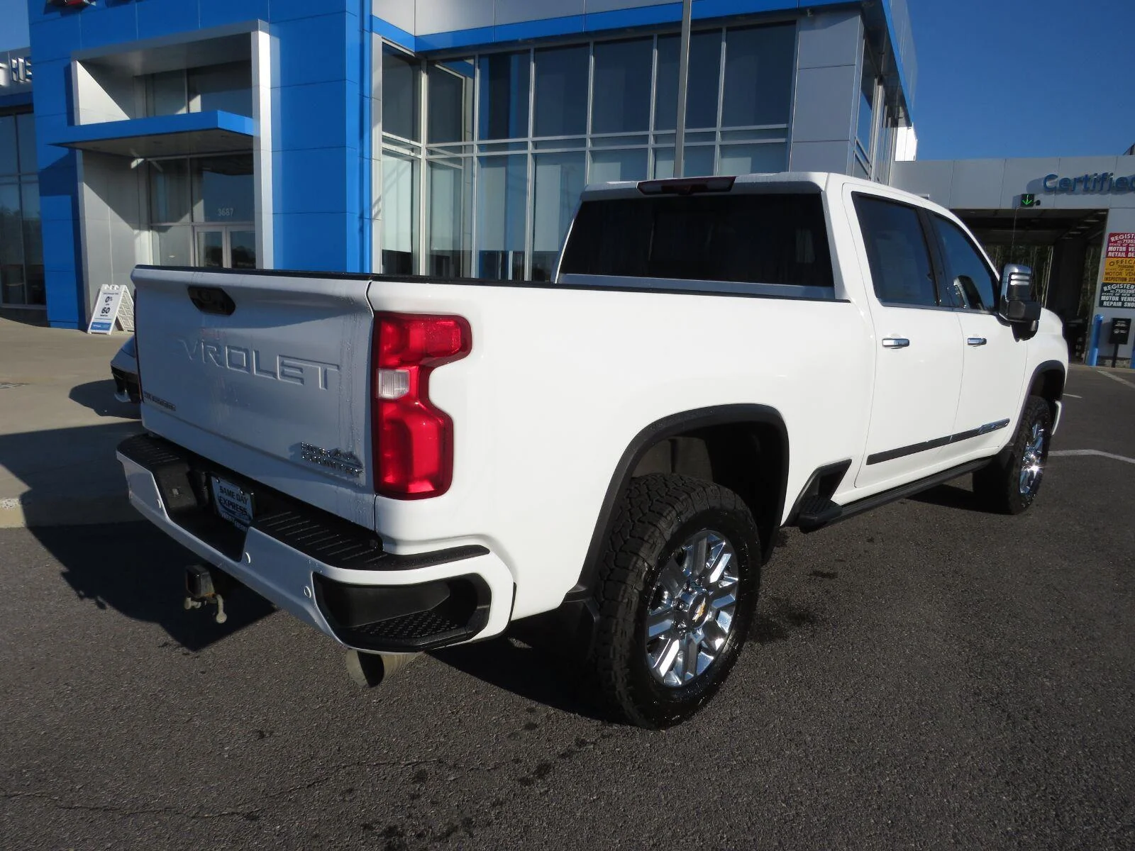 Used 2024 Summit White Chevrolet High Country image 7