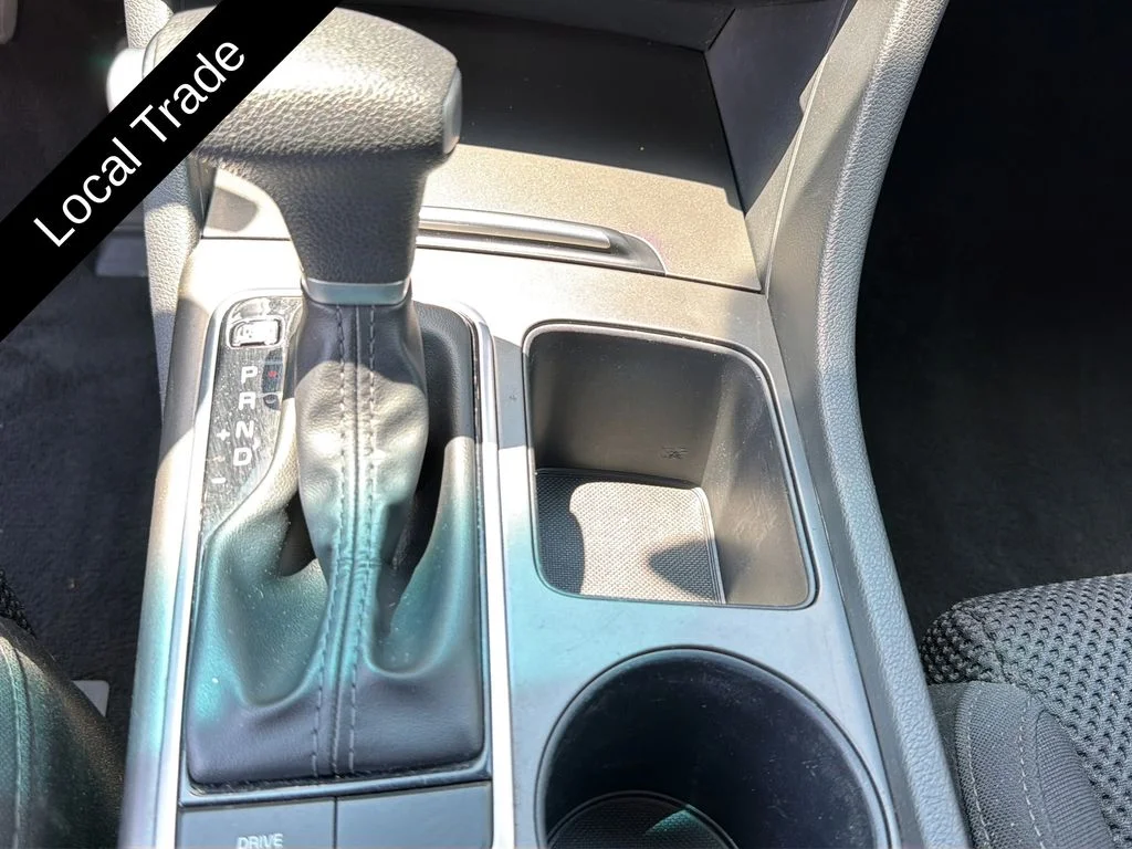 Used 2019 Snow White Pearl Kia LX image 27