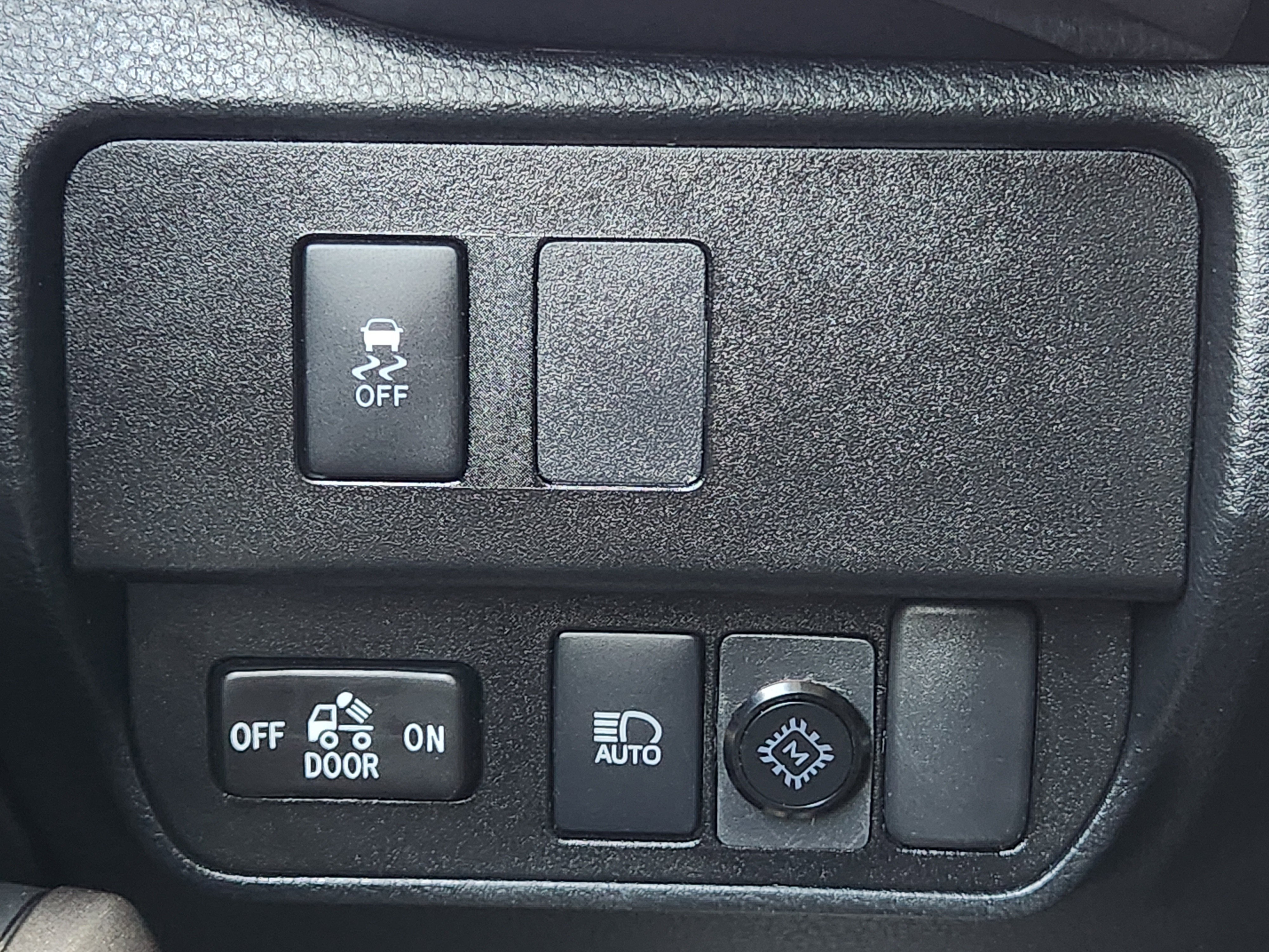 Used 2022 White Toyota SR5 image 25