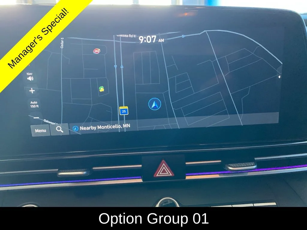 Used 2025 Red Hyundai SEL Convenience image 3