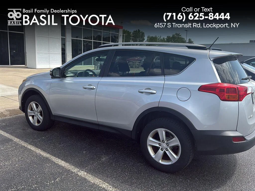 Used 2014 Classic Silver Metallic Toyota XLE image 1