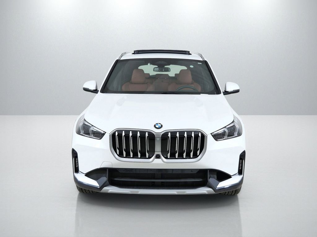 New 2026 Mineral White Metallic BMW xDrive28i image 2