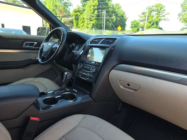 Used 2018 Gray Ford XLT image 23