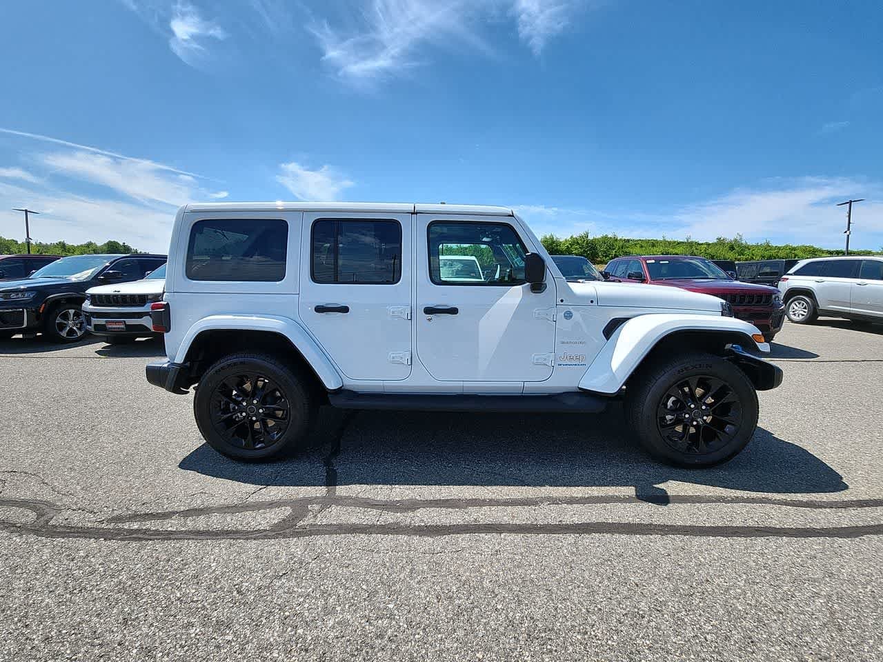 Used 2024 Bright White Clearcoat Jeep Sahara image 9