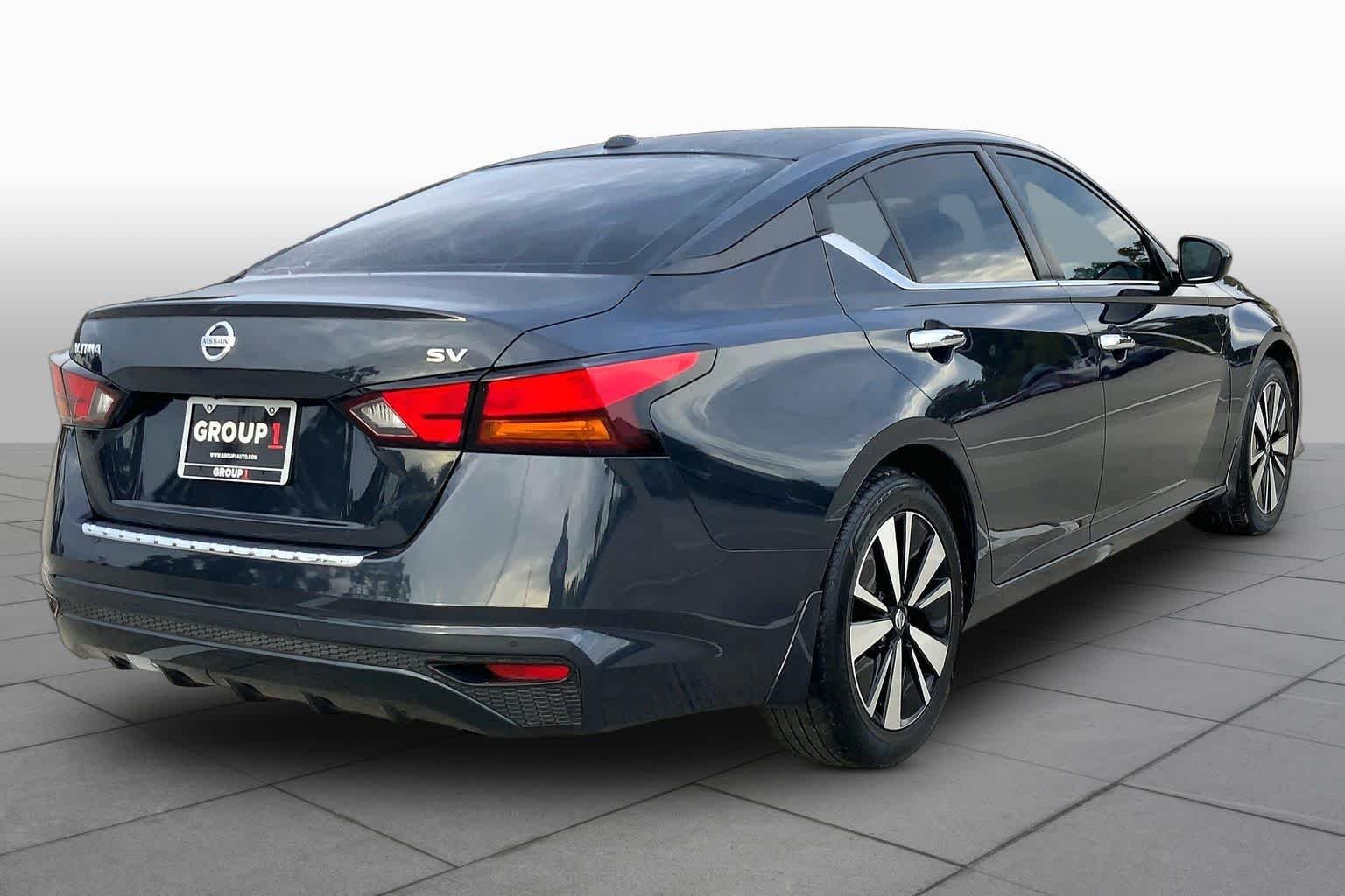 Used 2021 Storm Blue Metallic Nissan 2.5 SV image 13