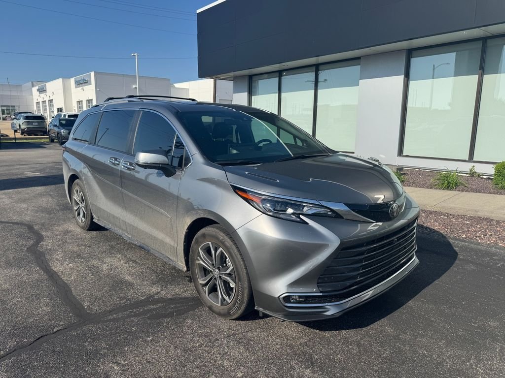 2026 Toyota Sienna Platinum 7-Passenger Hybrid AWD's photo