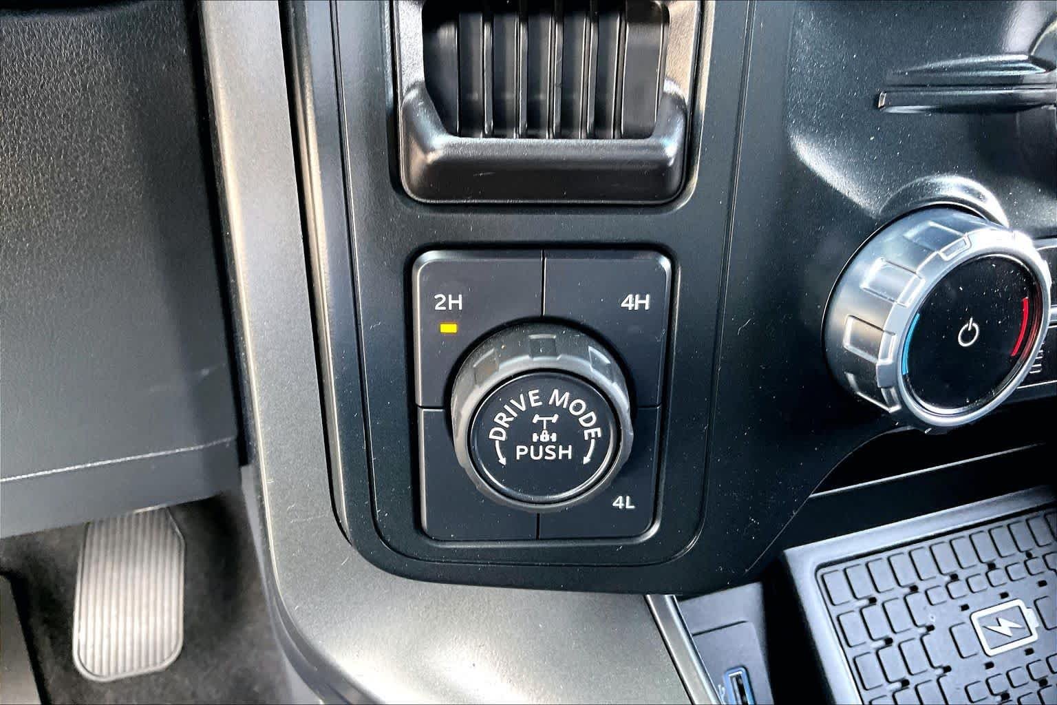 Used 2024 Agate Black Metallic Ford XLT image 31