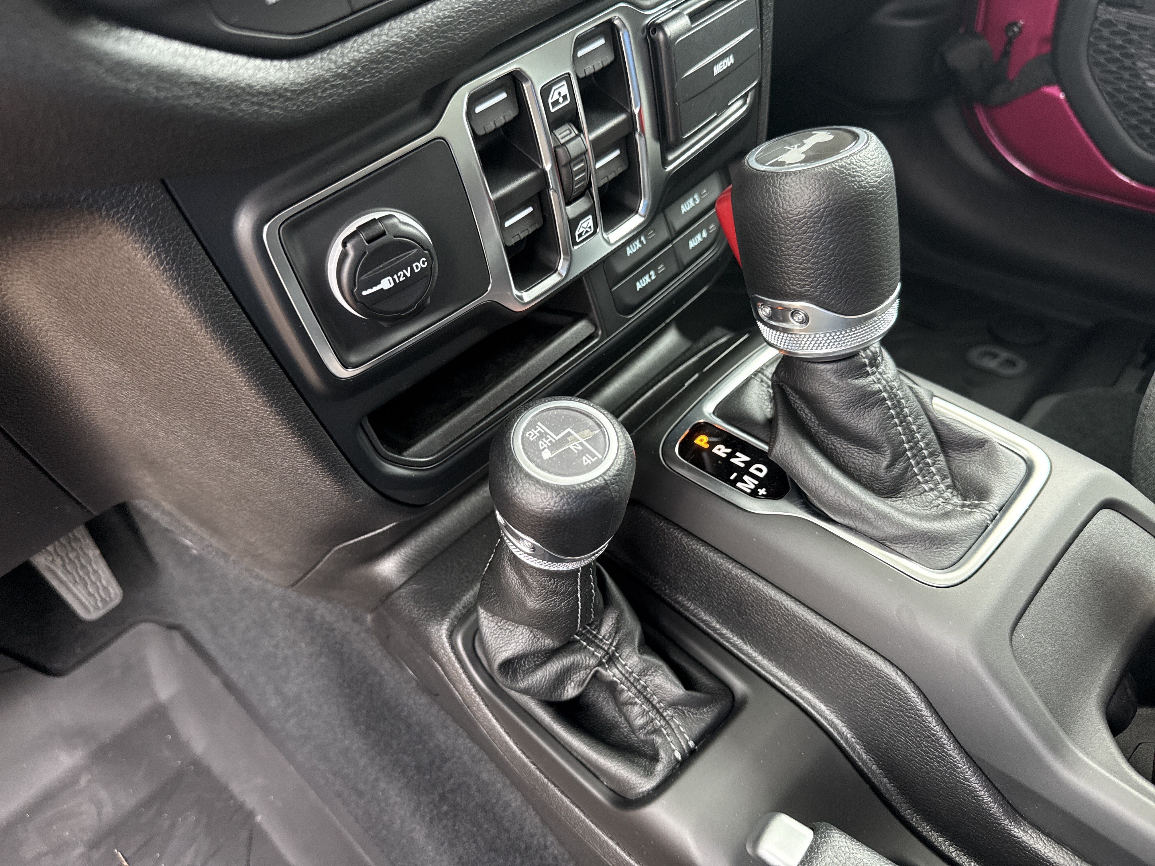 New 2026 Tuscadero Pearlcoat Jeep Sport S image 29