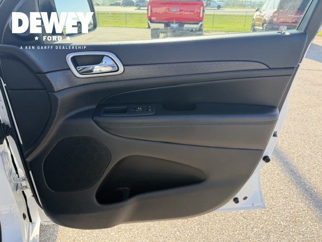 Used 2017 Bright White Clearcoat Jeep Altitude image 33