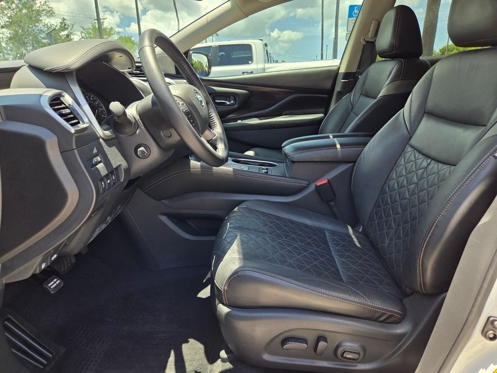Used 2021 White Nissan Platinum image 14