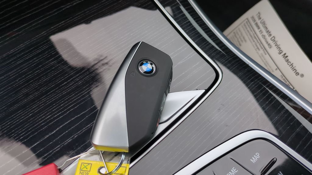 New 2026 Dravit Grey Metallic BMW xDrive40i image 26