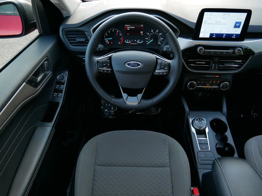 Used 2022 Red Ford SE image 12