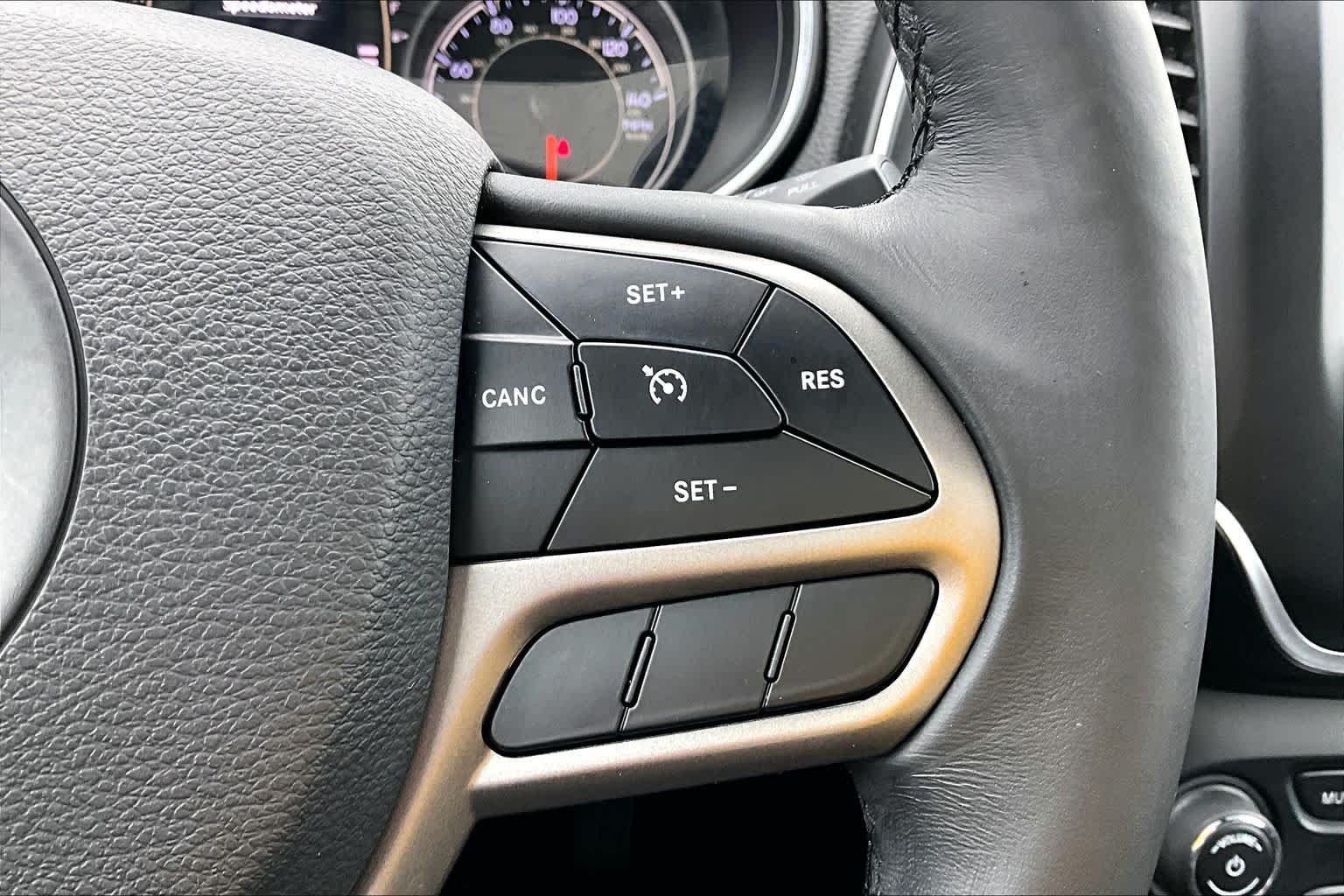 Used 2019 Bright White Clearcoat Jeep Latitude Plus image 24