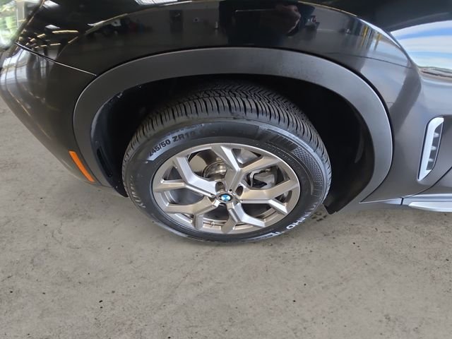 Used 2023 Black BMW xDrive30i image 9