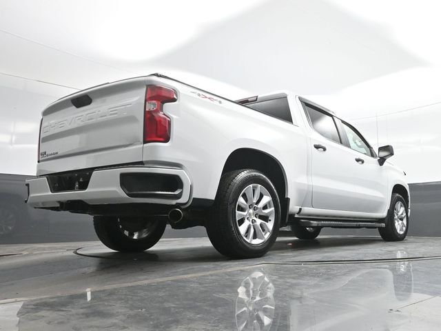 Used 2021 White Chevrolet Custom image 26