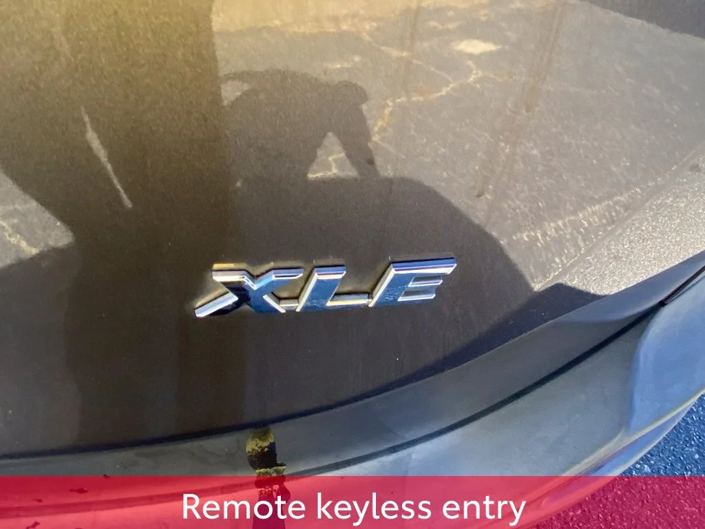Used 2014 Gray Toyota XLE image 11