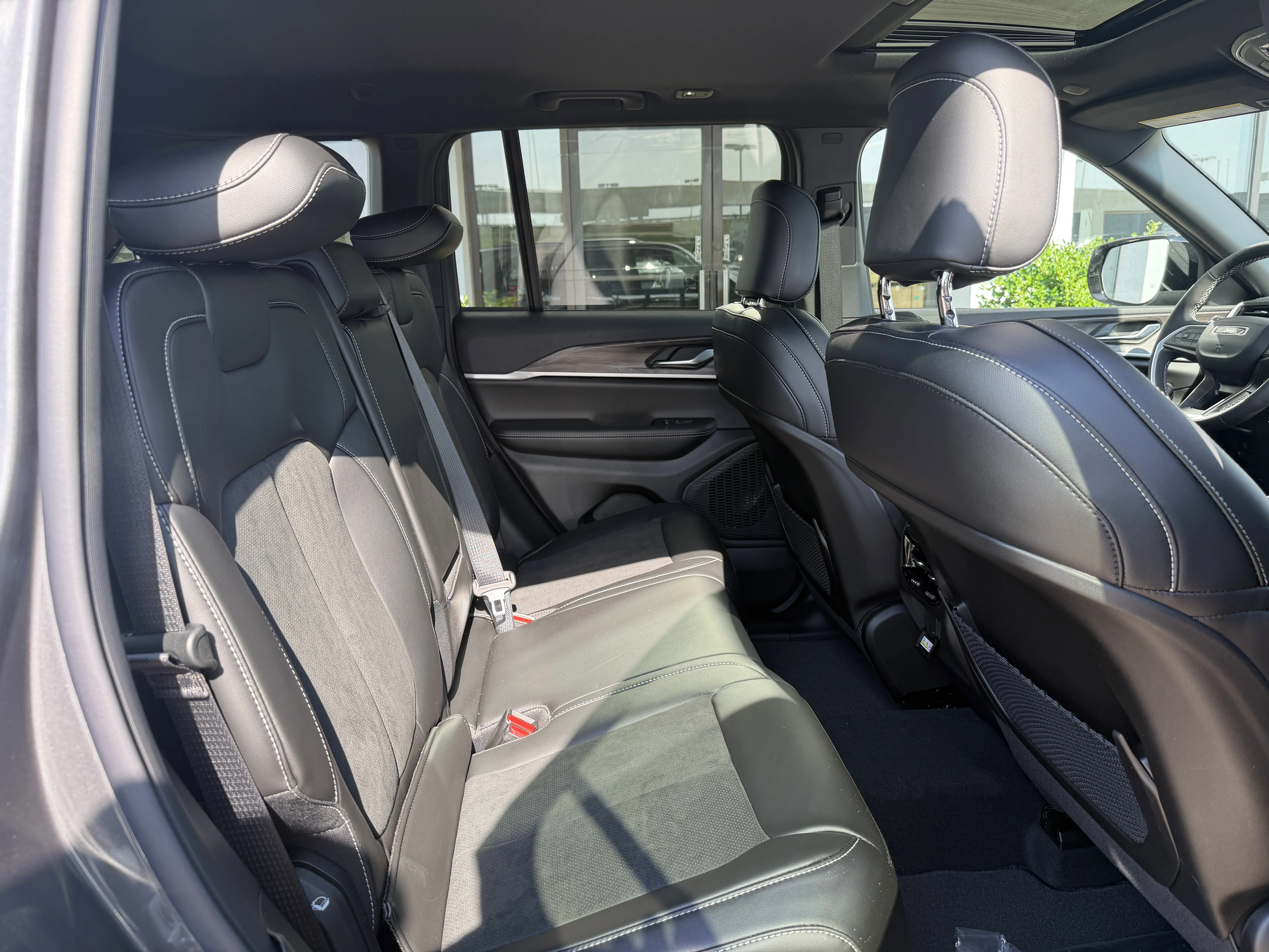 New 2026 Baltic Gray Metallic Clear-Coat Exterior Paint Jeep Altitude image 24