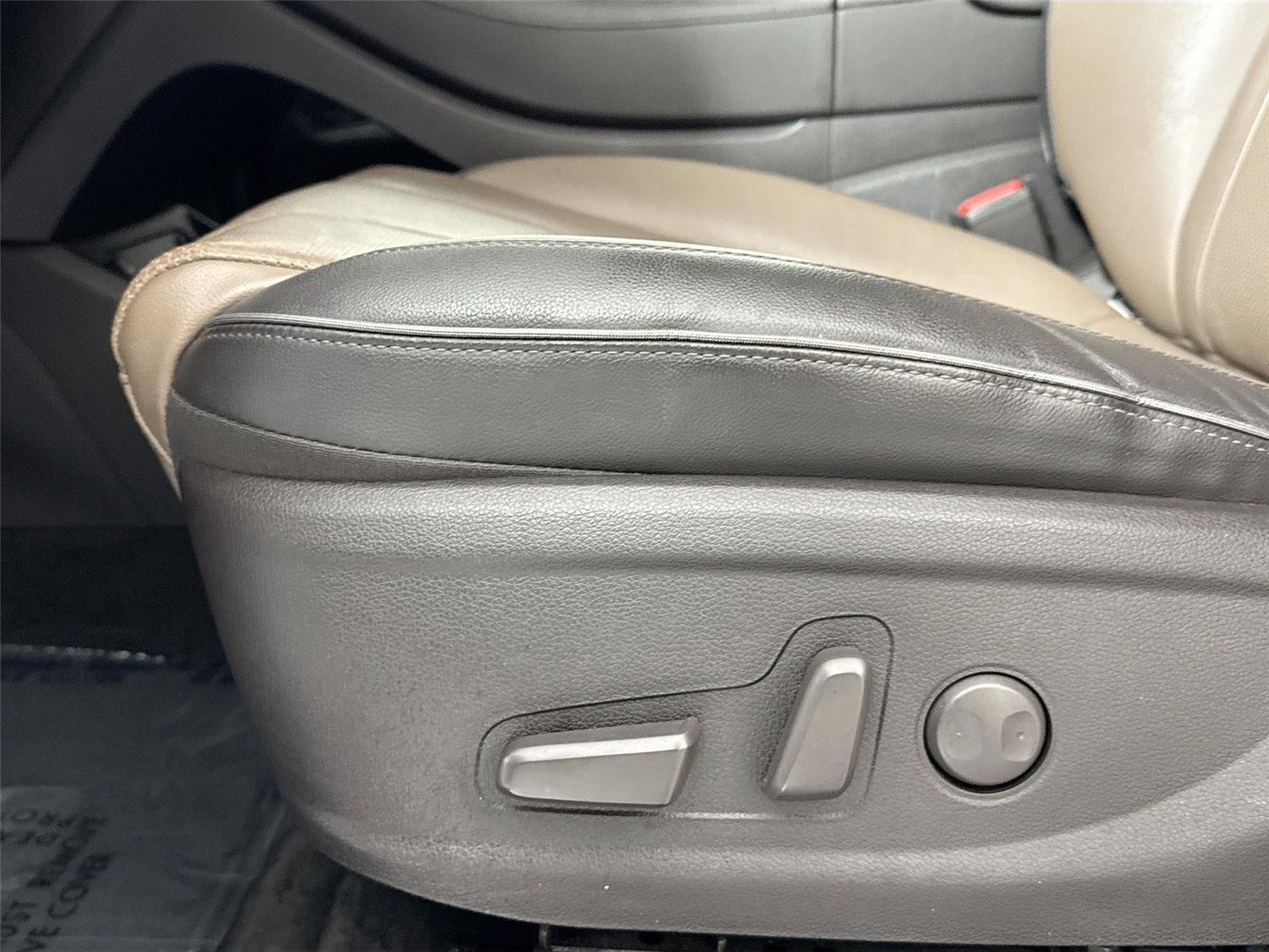 Used 2022 Quartz White Hyundai SEL Premium image 31