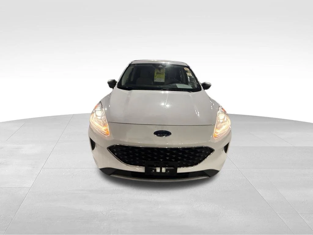Used 2022 White Ford SE image 10