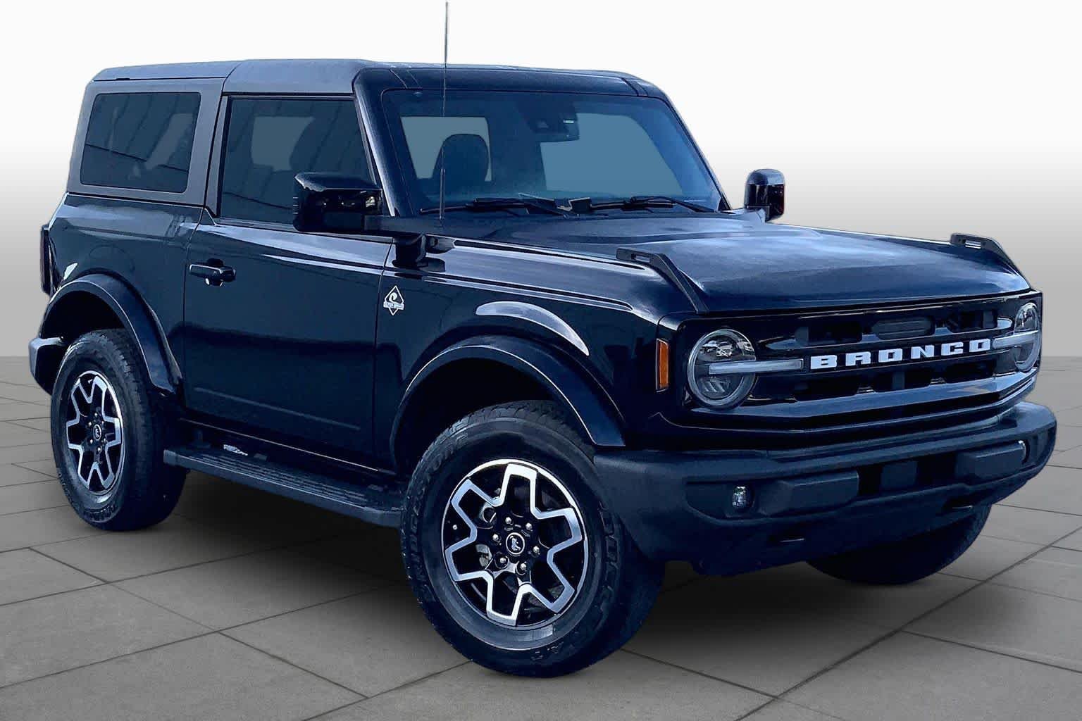 Used 2022 Shadow Black Ford Outer Banks image 3