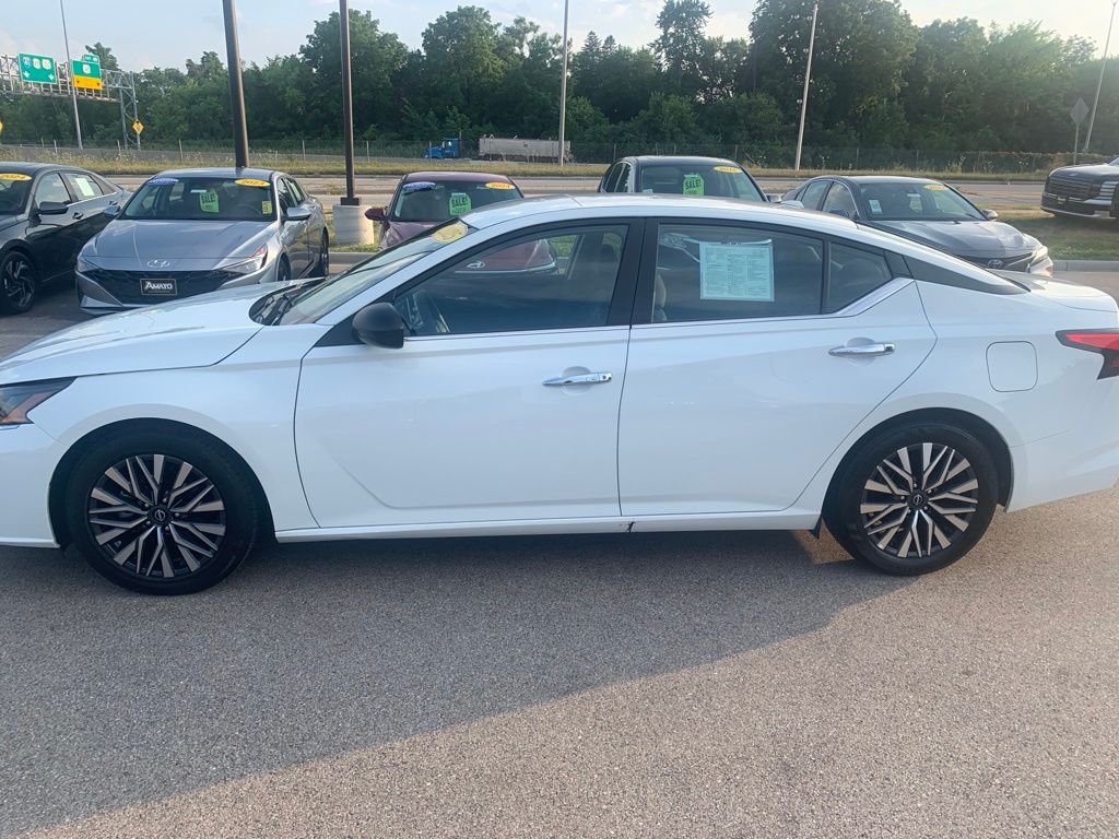 Used 2025 Nissan Altima SV with VIN 1N4BL4DV4SN374362 for sale in Menomonee Falls, WI