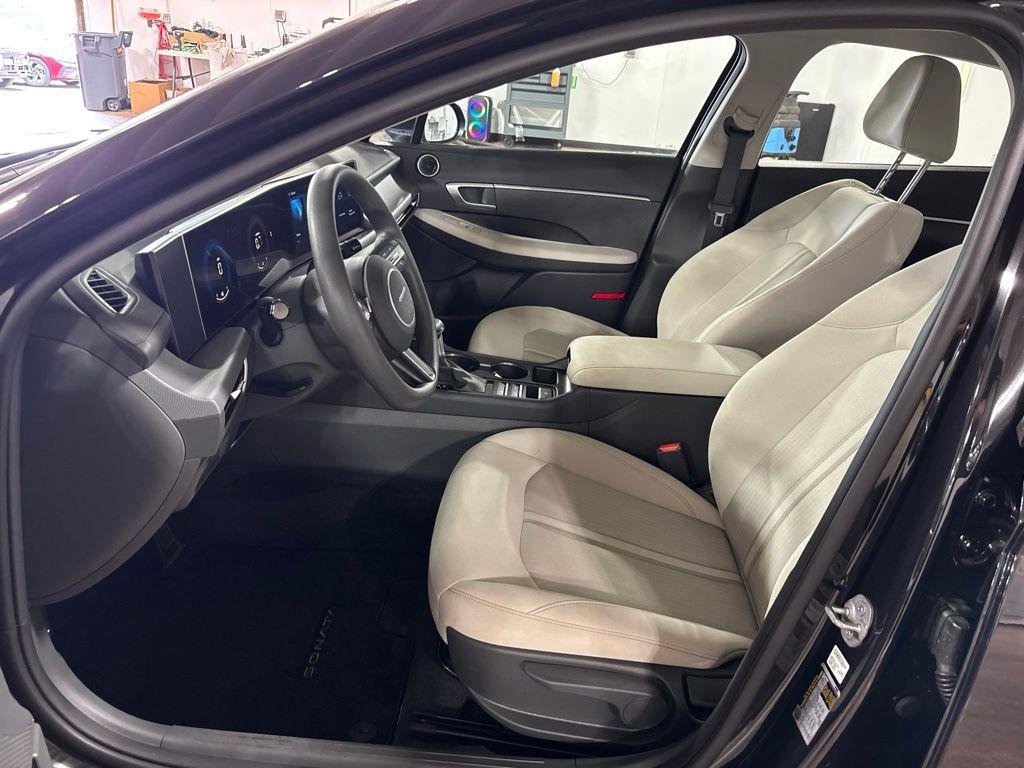 New 2026 Blue Hyundai SE image 26