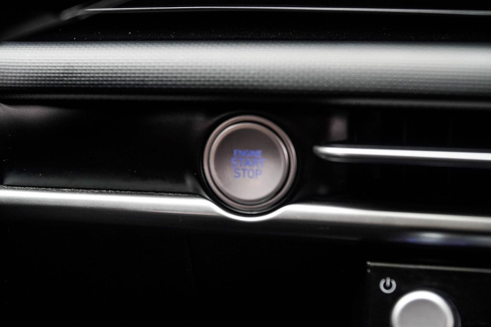 Used 2025 Red Hyundai SEL image 31