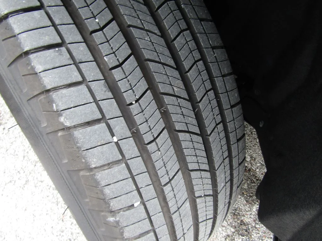 Used 2025 Diamond Black Jeep Altitude image 28