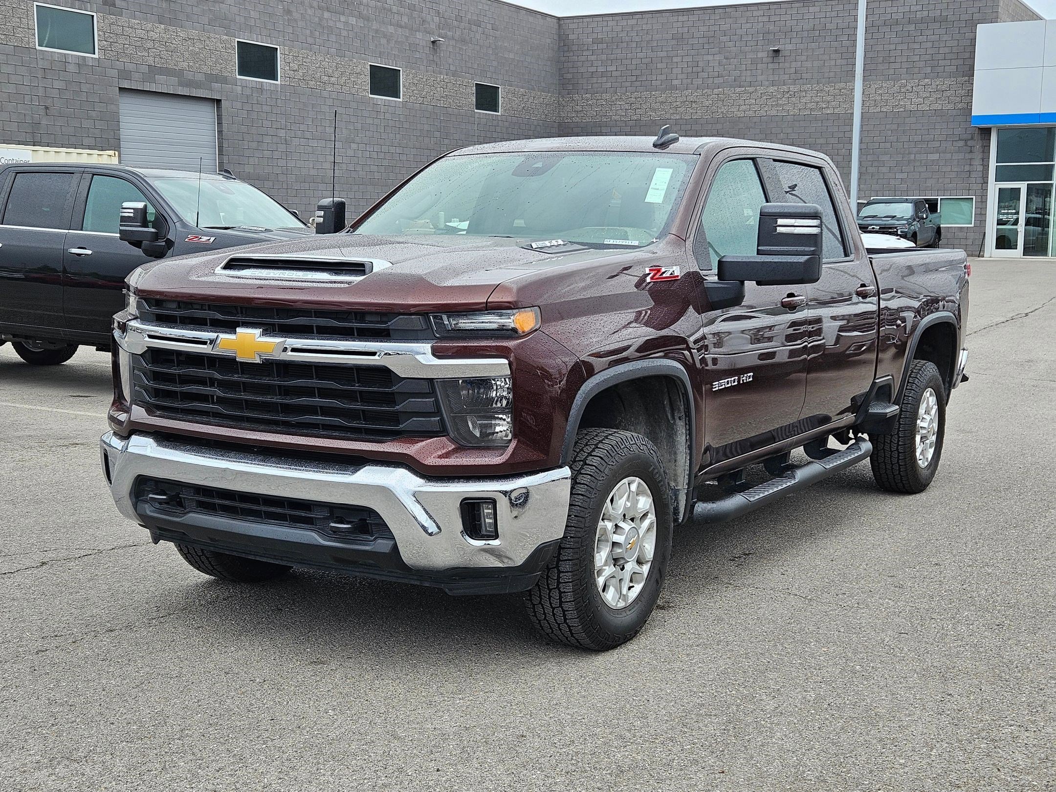 Used 2024 Auburn Metallic Chevrolet LT image 8