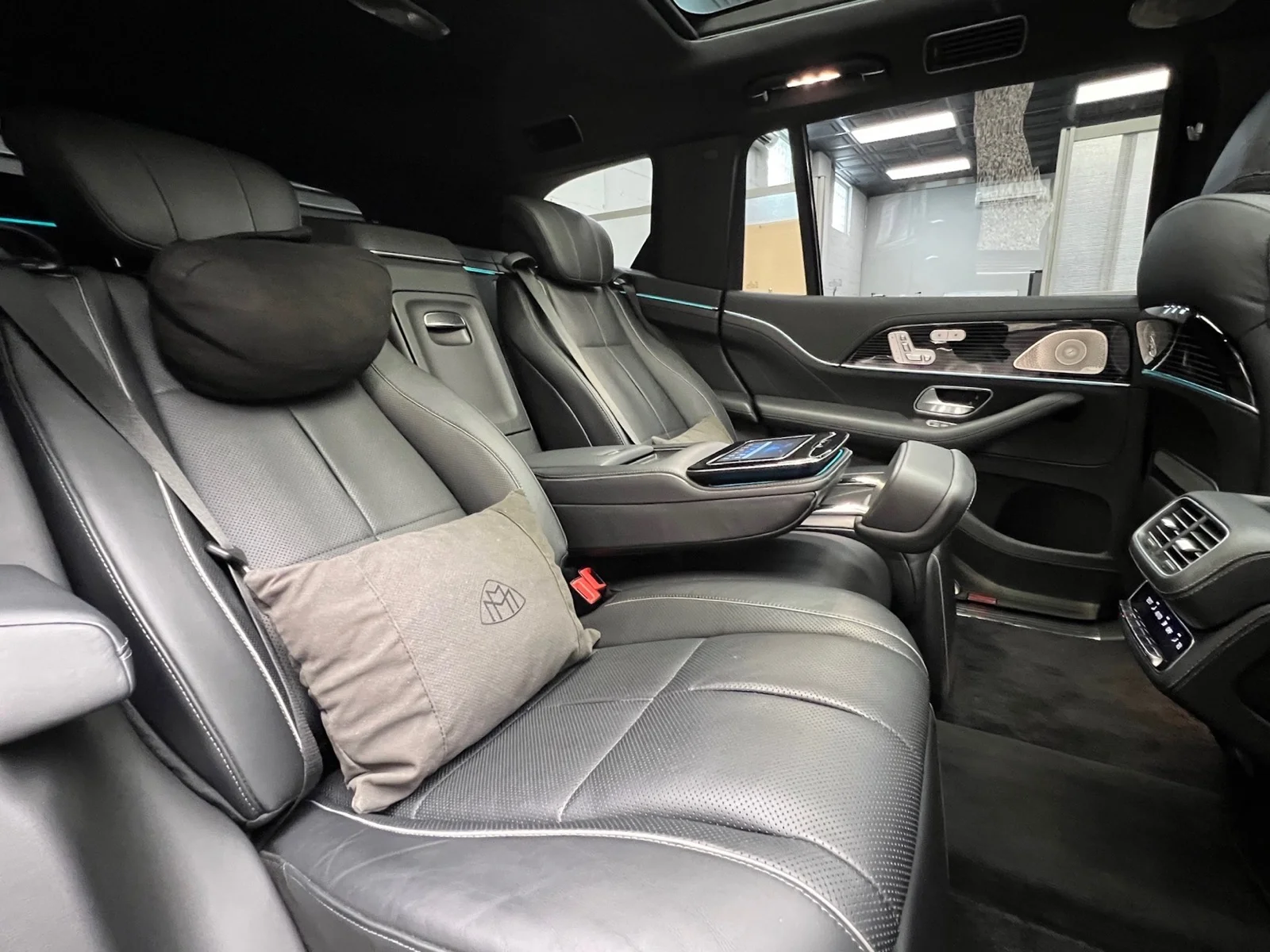 Used 2022 Cirrus Silver Metallic (922) Mercedes-Benz Mercedes-Maybach GLS 600 4MATIC® image 28